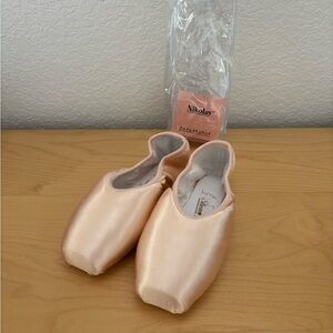 NWT Nikolay StreamPointe Shoes (6 - XX - Medium Shank)